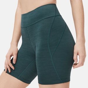 Outdoor Voices Core 7” Short